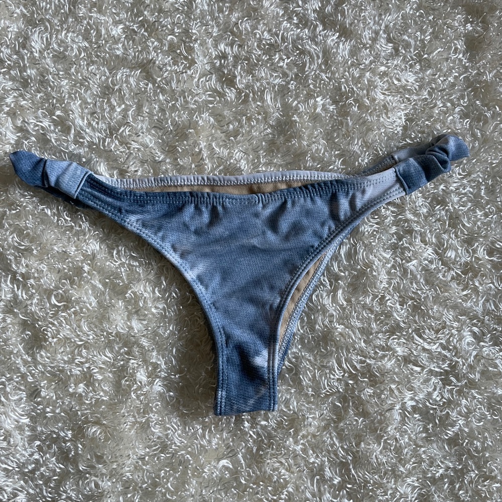Bikini - Picture 7 of 7
